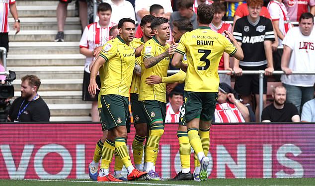 Wrexham ‘Target ex-liverpool ace’ kao ambiciozni Ryan Reynolds i Rob Mac zaduženi za četvrtu izravnu promociju