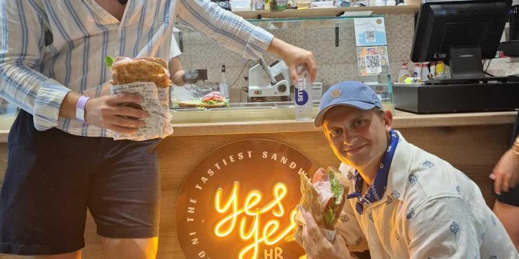 YES YES slavi godinu dana i dijeli 200 besplatnih sendviča!