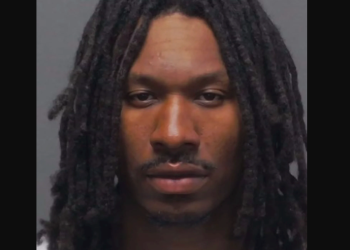 YouTube zvijezda uhićen zbog igranja igre skrivanja u Texas Mall -u nakon što se zatvorio, kažu policija