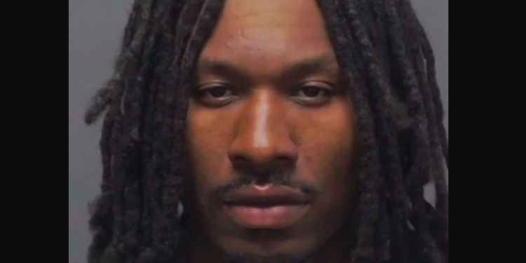 YouTube zvijezda uhićen zbog igranja igre skrivanja u Texas Mall -u nakon što se zatvorio, kažu policija