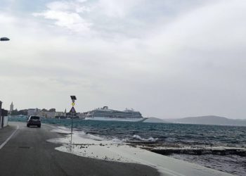 ZADRANI DOBIVAJU 700 NOVIH VEZOVA Kreće se s uređenjem obale na kojoj cestu poplavljuje more!