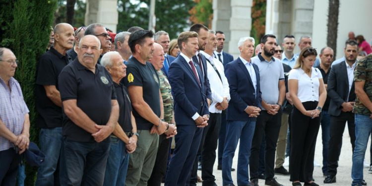 Zadar odao počast braniteljima: Položeni vijenci povodom Dana pobjede