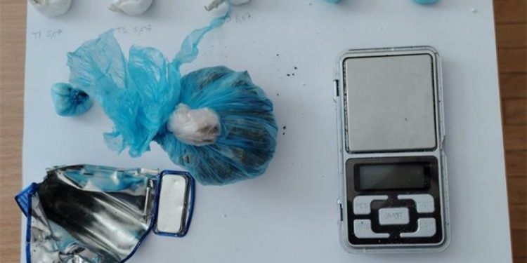 Zadarska policija u stanu 30-godišnjaka pronašla travu, speed i digitalnu vagu