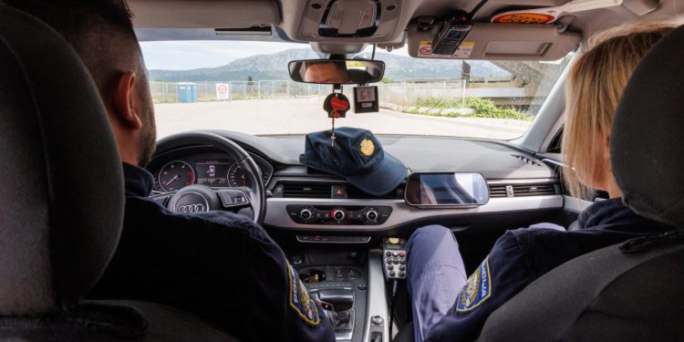 Zadarski – Policijski službenici zaustavili 37-godišnjeg Nizozemca zbog prebrze vožnje