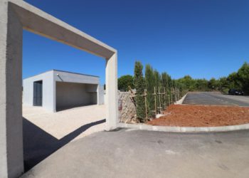 Završeni su radovi četvrte faze uređenja mjesnog groblja: Vir sada ima jedno od najljepše uređenih grobljanskih prostora u Zadarskoj županiji!