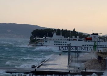Zbog jakog juga u prekidu su ove trajektne, katamaranske i brodske linije