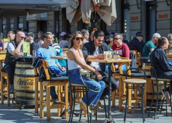 Žene vs. muškarci u Hrvatskoj: Tko živi duže, tko je više plaćen, tko dominira na fakultetima