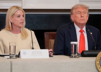 Žrtva Epsteina osuđuje ‘političko ratovanje’ u naporima Trumpove administracije da pusti transkripte velikog porote