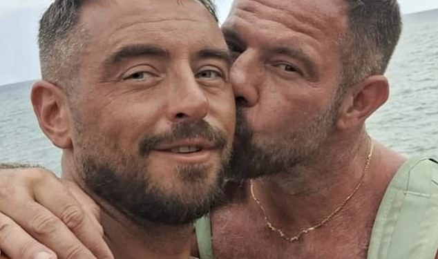 Zvijezda Coronation Street Anthony Crank se zaruči za partnera Craiga Lomaxa