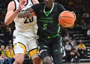 Zvijezda košarkaške košarke Deng Mayar mrtva u 22 godine nakon zastrašujućeg utapanja incidenta