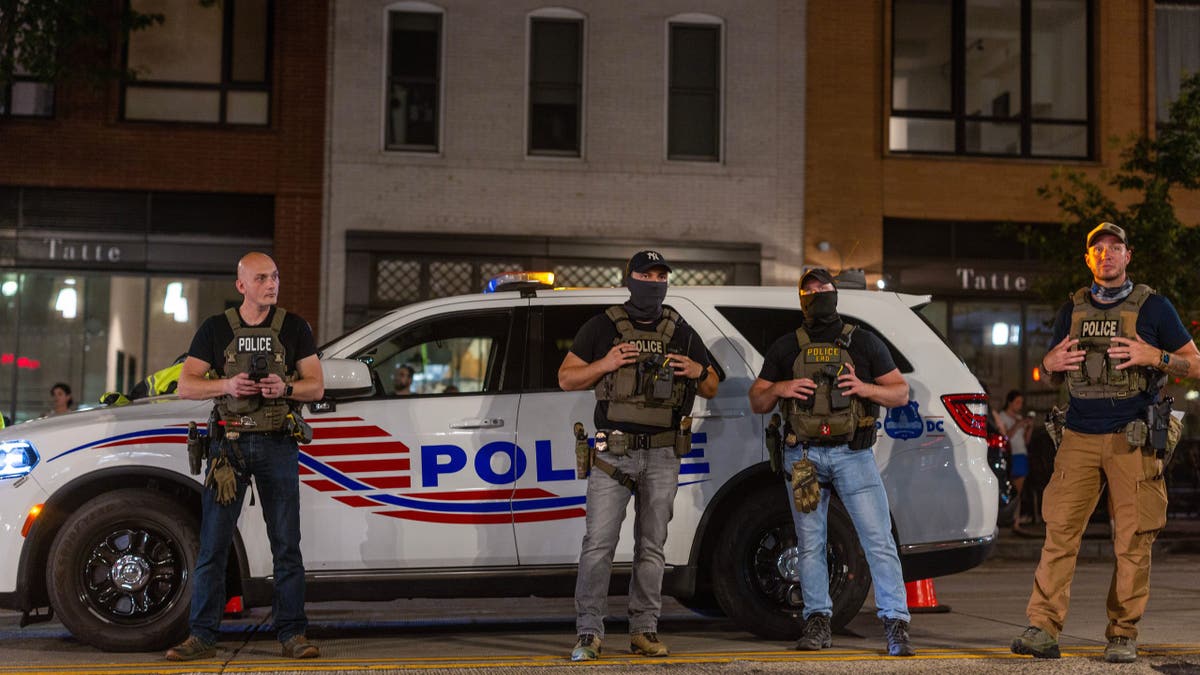 Službenici DC -a na kontrolnoj točki usred Trumpove zločina