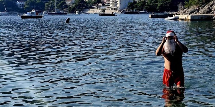 Djed Božićnjak uživa na Mljetu