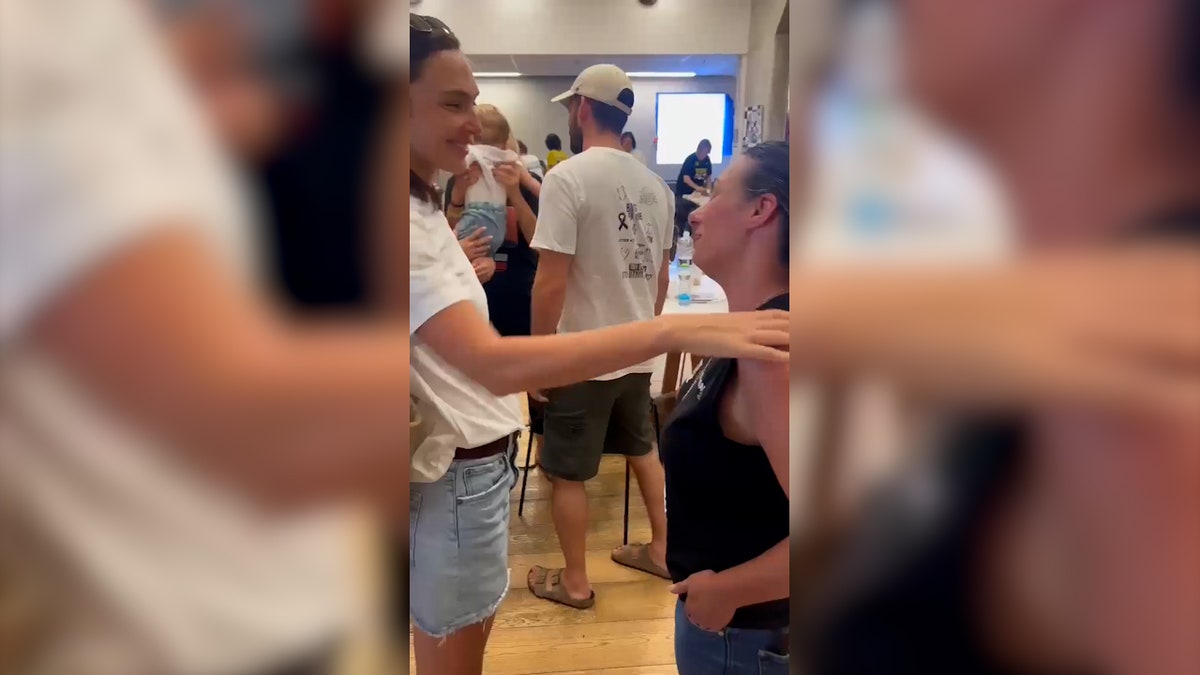 Gal gadot pozdravlja lishay miran-lavi