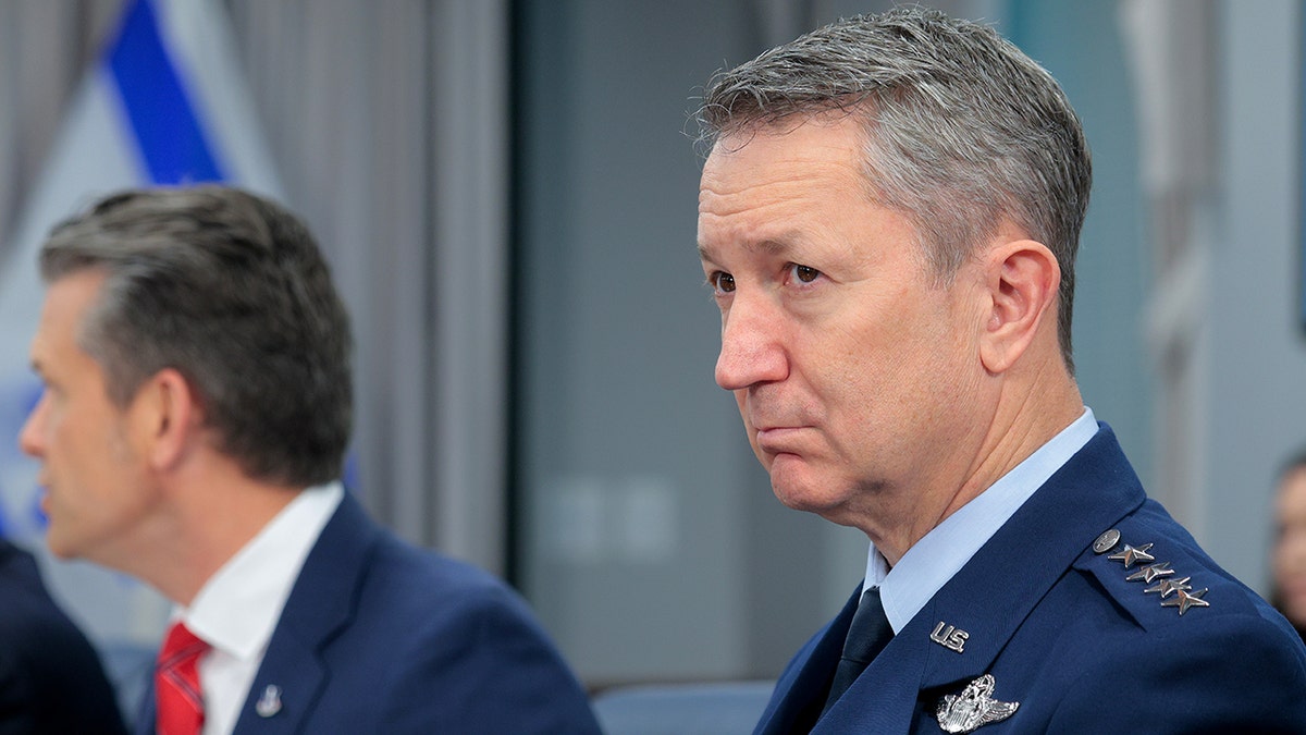 General Dan Caine i ministar obrane Hegseth