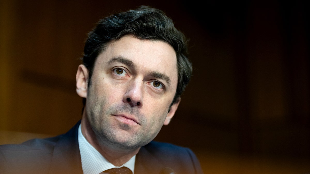 Njegov. Jon Ossoff