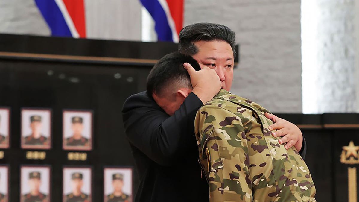 Kim zagrljaj vojnik koji je preživio rat u Kursku