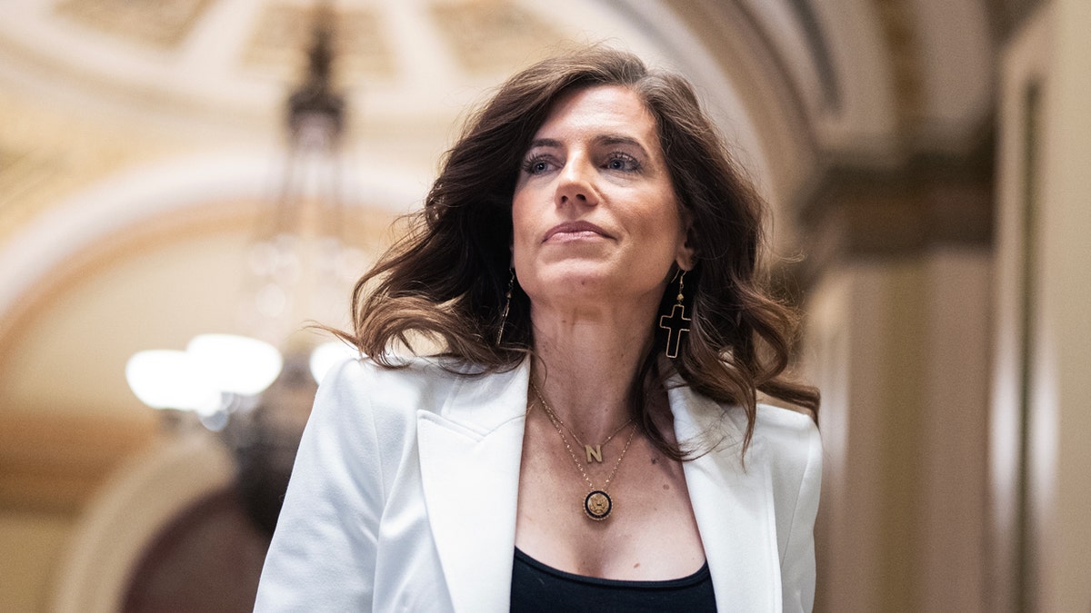 Nancy Mace je republikanac koji je u svom trećem mandatu zastupajući kongresni okrug u Lowcountryu u Južnoj Karolini, duž obale Atlantika.