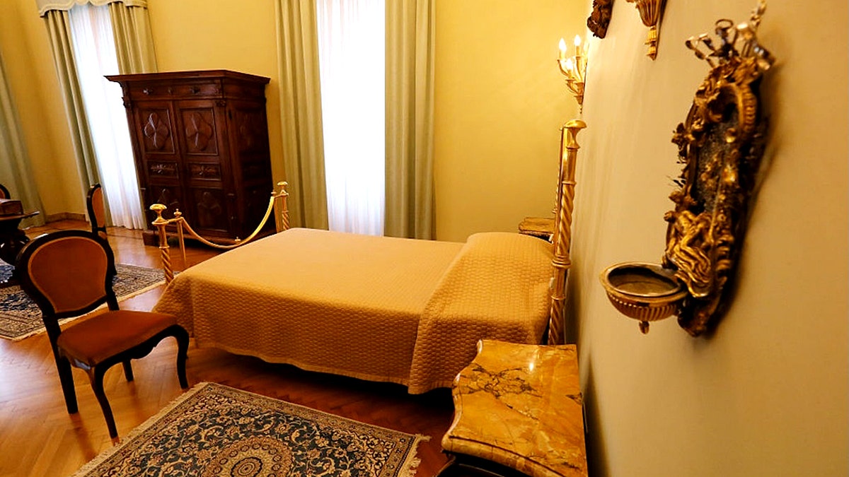 Papinski apartman spavaća soba