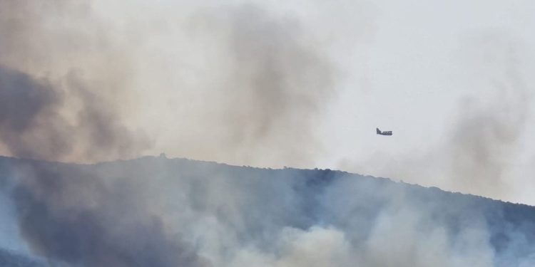 U Dalmaciji opet gorilo, stigli i kanaderi