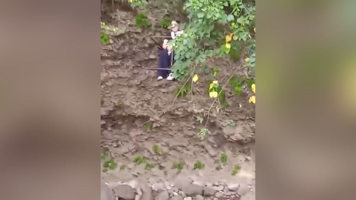 osoba nasukana u polju