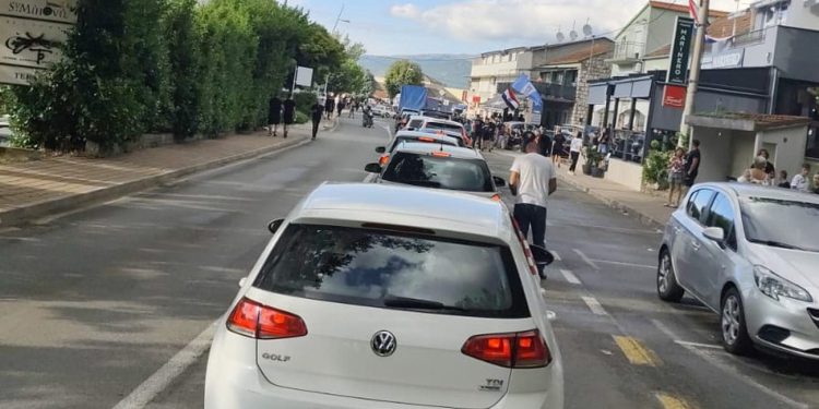 Javio nam se Thompsonov obožavatelj: “Već se tri sata vozimo, ne mičemo se s mjesta”