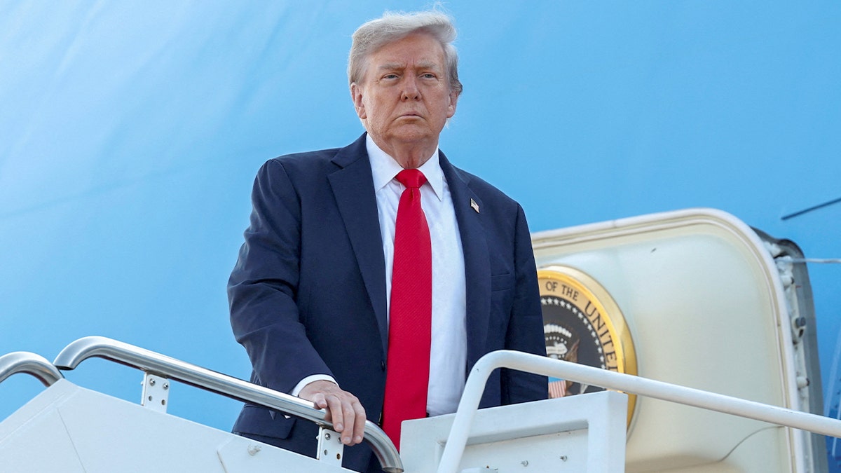 Trump odlazi iz zajedničke baze Andrews ispred samita Aljaske s Putinom