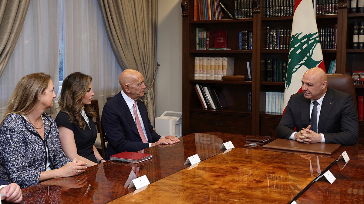 Barrack, Ortagus sastaju se s libanonskim dužnosnicima