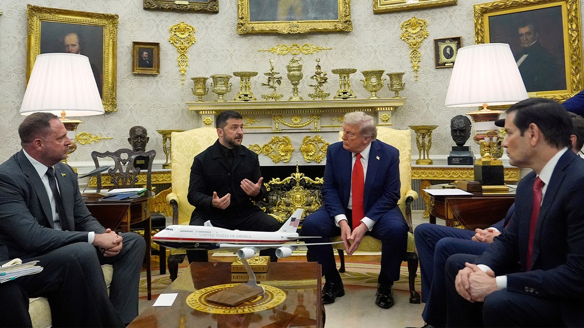 Predsjednik Donald Trump sastaje se s Ukrajinskim predsjednikom Volodymyr Zelenskyy u Ovalnom uredu.