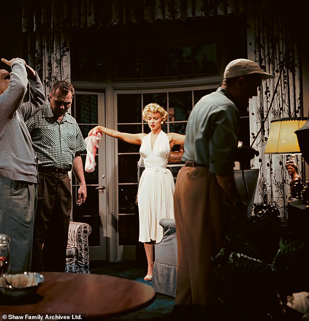 Na slici 1954: Monroe na setu od sedmogodišnjeg svrbeža u Los Angelesu u Kaliforniji