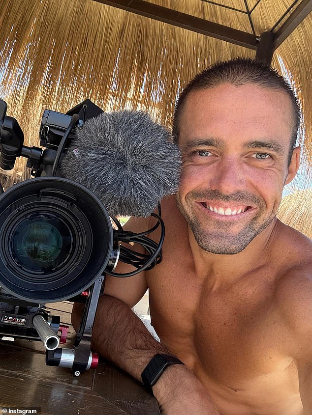Otac troje dobrovoljno se dobrovoljno prijavio za film nakon što su prijatelji i obitelj sugerirali da pokazuje 