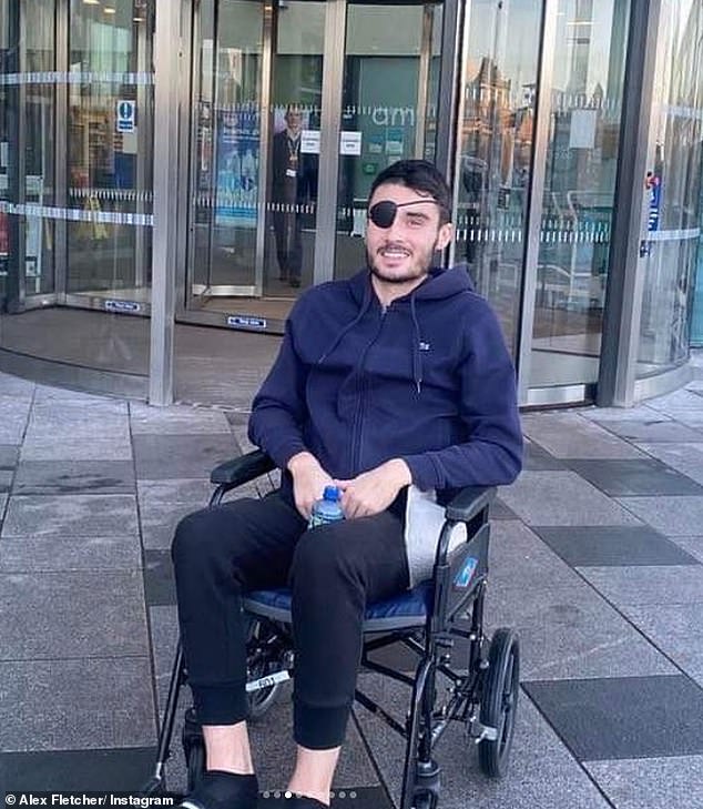 Stavljen je u komu i uspješno je djelovao prije nego što se vratio u nogomet nekih 10 mjeseci kasnije. Fletcher se, međutim, povukao u dobi od samo 25 godina zbog ozljede