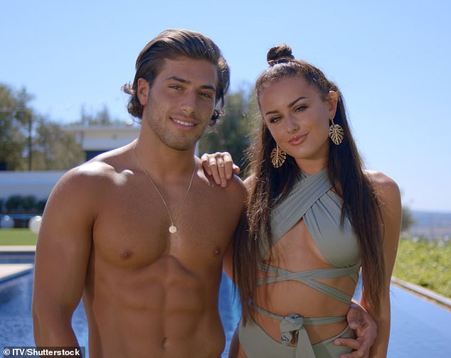 Amber se prvo popela na slavu kad je 2017. godine proglašena pobjednikom Love Islanda, zajedno s Kem Certinayom i nastavila sletjeti na brojne uloge West End