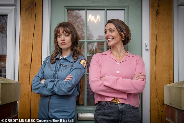 Sada se vratio na mali ekran u novom filmskom klubu BBC Show koji glumi bijelu lotosovu glumicu Aimee Lou Wood i Suranne Jones