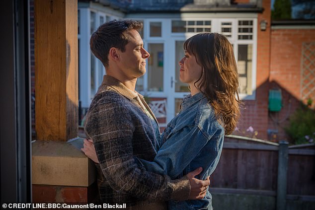 Sve epizode filmskog kluba bit će objavljene na BBC iPlayer -u, a prve dvije epizode emitirat će se na BBC Three 7. listopada