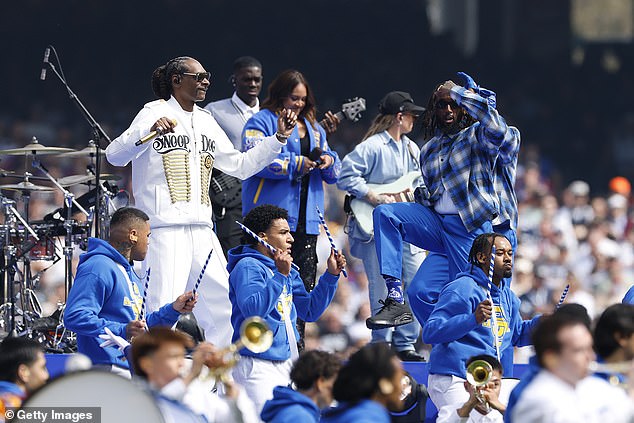 Odluka AFL-a da unajmi Snoop Dogg za Grand Final primila je povratnu reakciju posljednjih tjedana, s zabrinutošću da će se pojaviti kad stupi na pozornicu, s obzirom na njegove nedavne komentare o istospolnim parovima i tekstovima u njegovim pjesmama