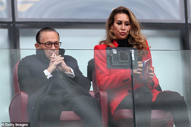 Suvlasnik West Ham David Sullivan zakucao je Pottera zbog selekcije svog tima na Old Traffordu prošle sezone, kada je na klupi ostavio Niclas Fullkrug i Lucas Paqueta