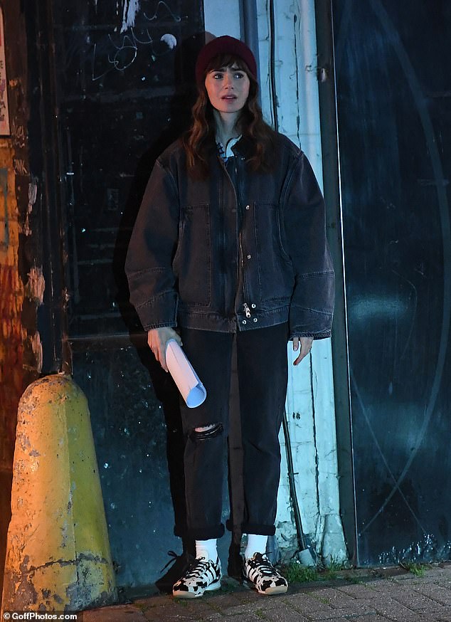 Glumica je bila jedva prepoznatljiva u usporedbi sa svojom normalnom scenama Emily u Parizu