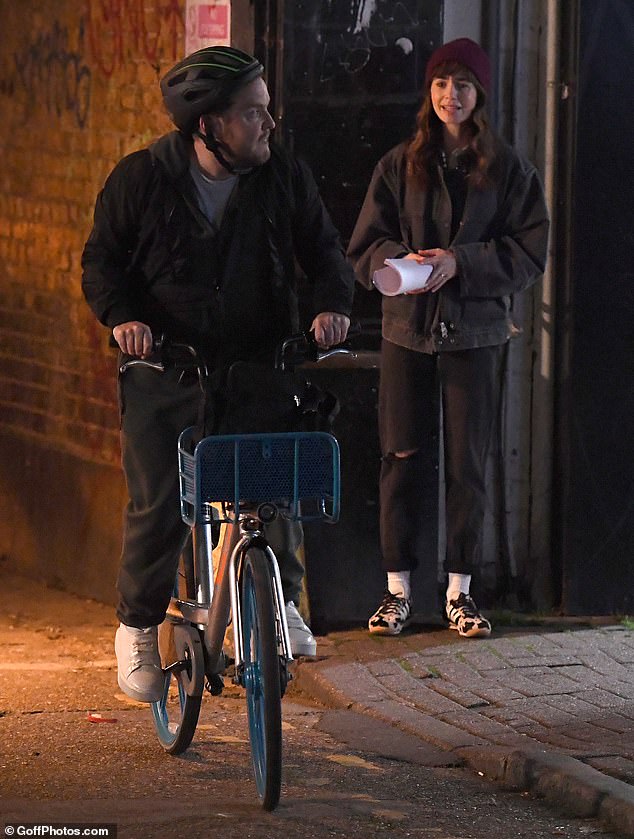 Biciklista je brzo napustio backstreet nakon što je sklopio posao s drogom tijekom filmske scene