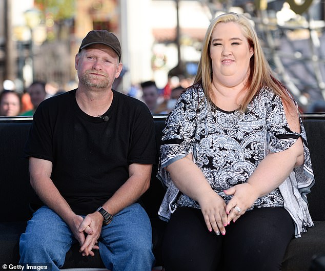 Ranije ove godine u svibnju, Honey Boo Boo razmišljao je o nesreći i ispitivao je li incident bio namjeran njezin otac; Mama June i šećerni medvjed viđeni 2015. u Universal Cityju