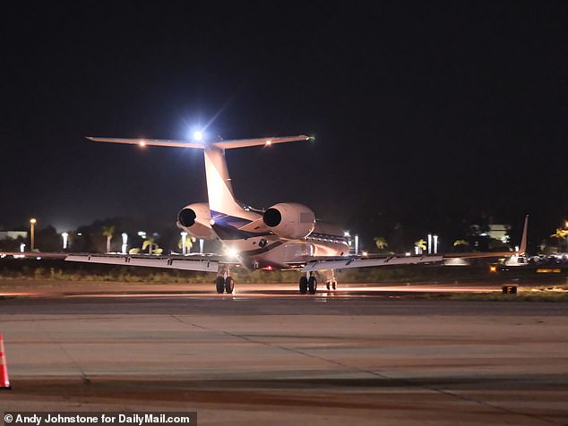 Nakon vjenčanja, Swift se uputila prema obližnjoj aerodromu Santa Barbara gdje je skočila na privatni avion Gulfstream G550