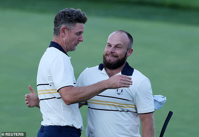 Tyrrell Hatton (desno) na kraju je uzeo još pola boda kako bi osigurao da je Europa osvoji