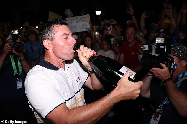 McIlroy je uzeo zamah iz boce šampanjca dok su proslave započele u New Yorku