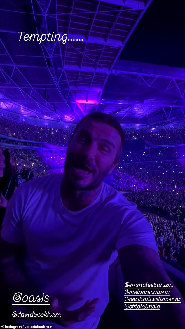 David je izveo hit hit šampanjca benda iz 1996. godine uz video u kojem je označila svoje kolege