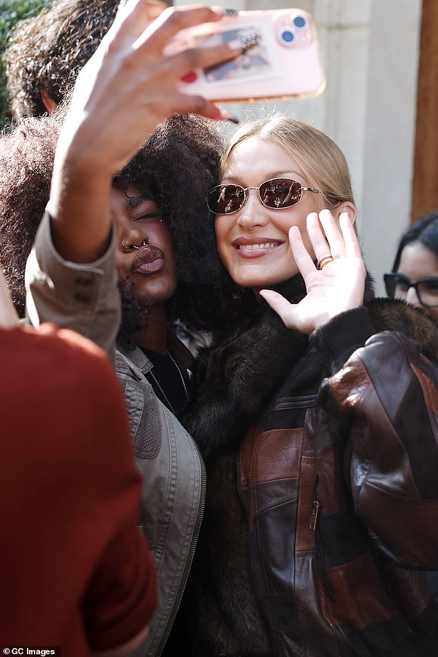 Novoplava zvijezda izgledala je zapanjujuće dok je pozirala s fanovima