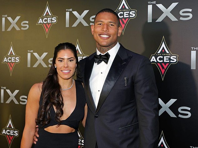 Prošle godine Waller se razveo od zvijezde WNBA Kelsey Plum i povukao se iz nogometa