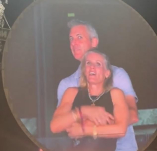 No, trenutak je usporedio s virusnim parom na showu Coldplay početkom ove godine