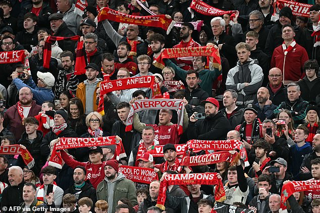 Obožavatelji se suočavaju s dugim putovanjima autobusa bez toaletnih objekata i lica koji se moraju odreći svakodnevnih predmeta kako bi ušli na stadion zbog sigurnosnih mjera