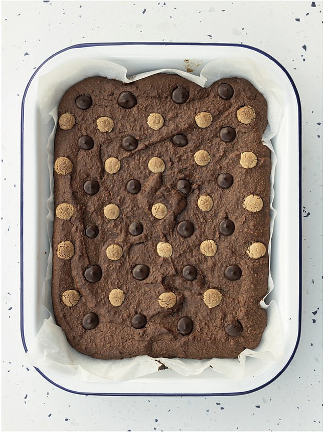 Marsh je napravio zdrav brownie za bivšeg gradskog braniča Kylea Walkera, koji je rekao kuharu da želi tortu jednom tjedno