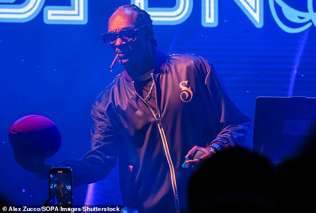 Mandatory Credit: Photo by Alex Zucco/SOPA Images/Shutterstock (15506184c) American rapper Snoop Dogg performs a last-minute free DJ set at The Esplanade in Melbourne before headlining the AFL Grand Final. Snoop Dogg Free Concert in Melbourne, Australia Before AFL Grand Final - 25 Sep 2025