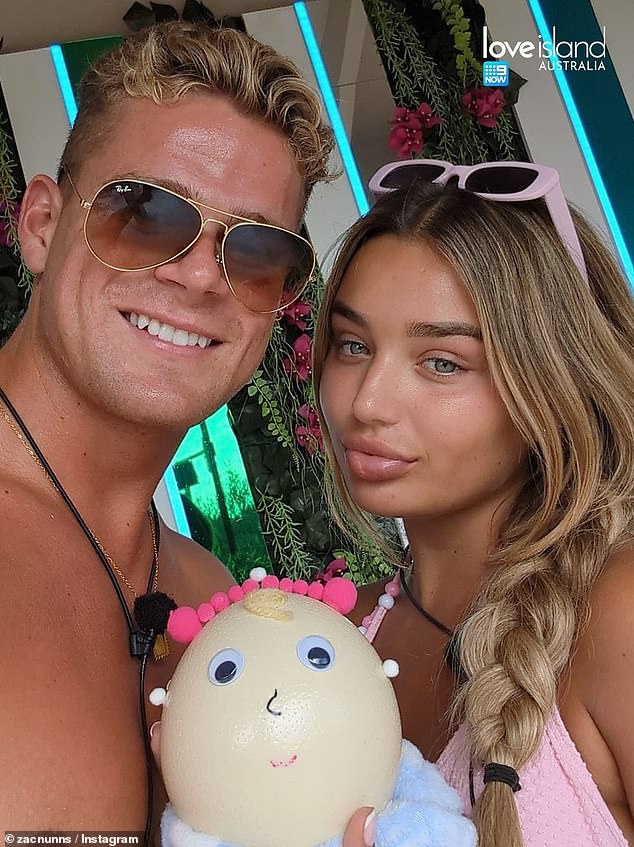 To dolazi nakon što se Zac otvorio o svojoj burnoj vezi sa svojom zvijezdom Love Islanda Lucinda Strafford (na slici) tijekom nedavne epizode podcasta Trenta i Zac Showa Showa